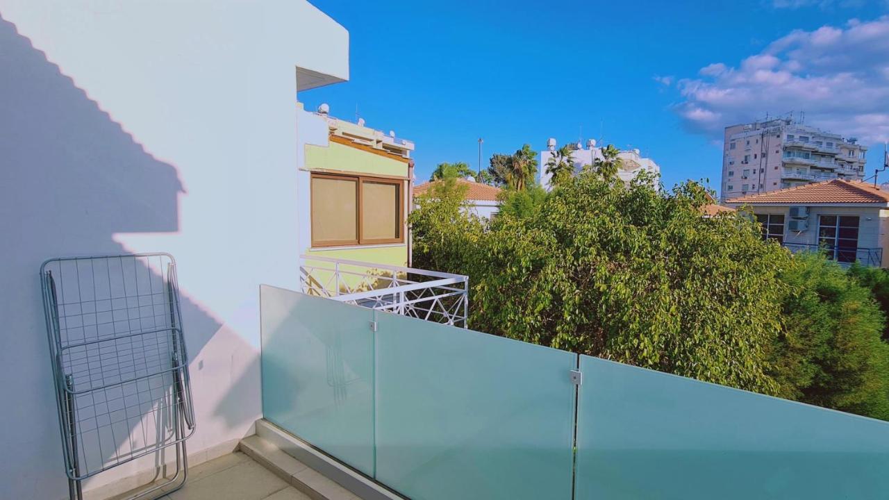 Stay Downtown Retreat Лимасол Экстерьер фото