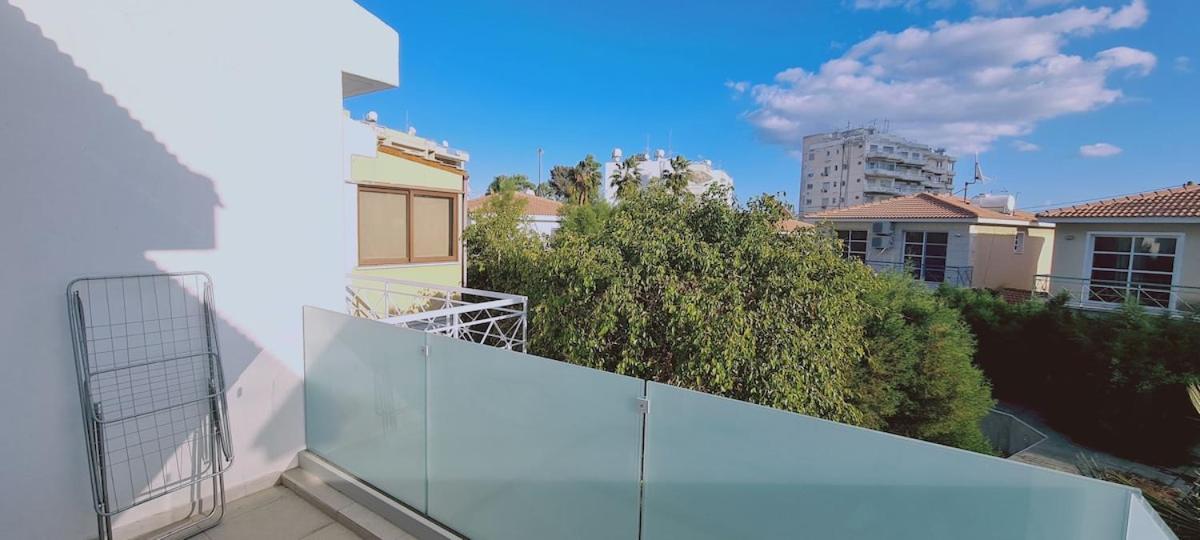 Stay Downtown Retreat Лимасол Экстерьер фото