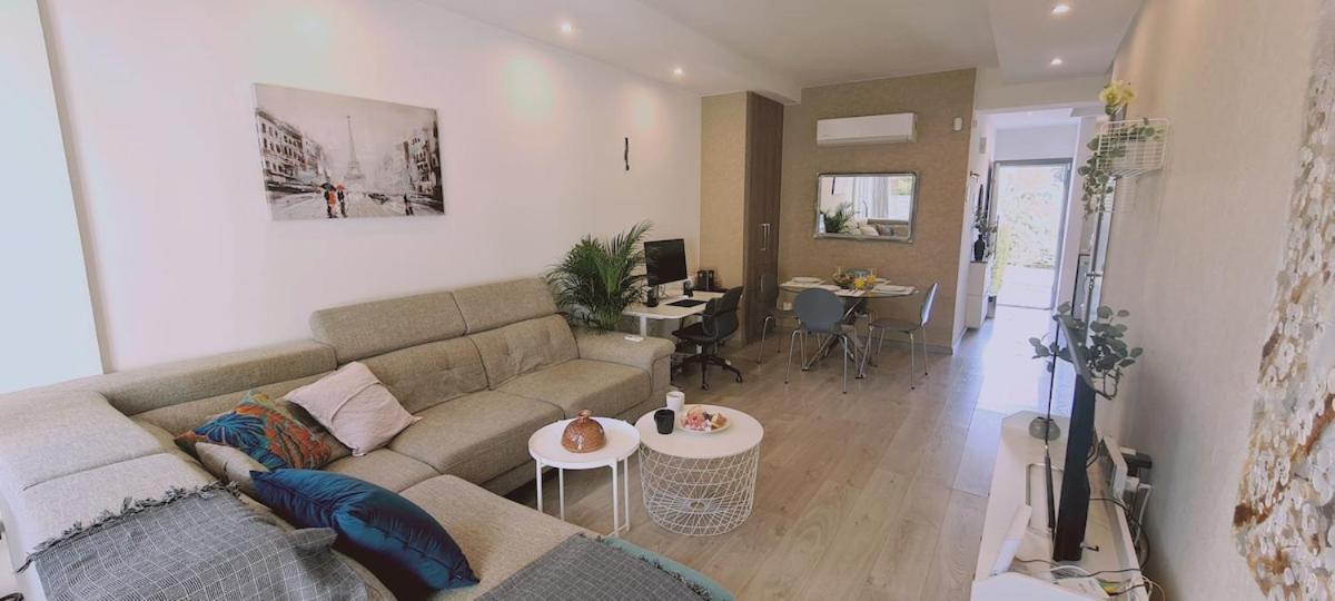Stay Downtown Retreat Лимасол Экстерьер фото