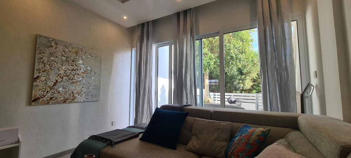 Stay Downtown Retreat Лимасол Экстерьер фото