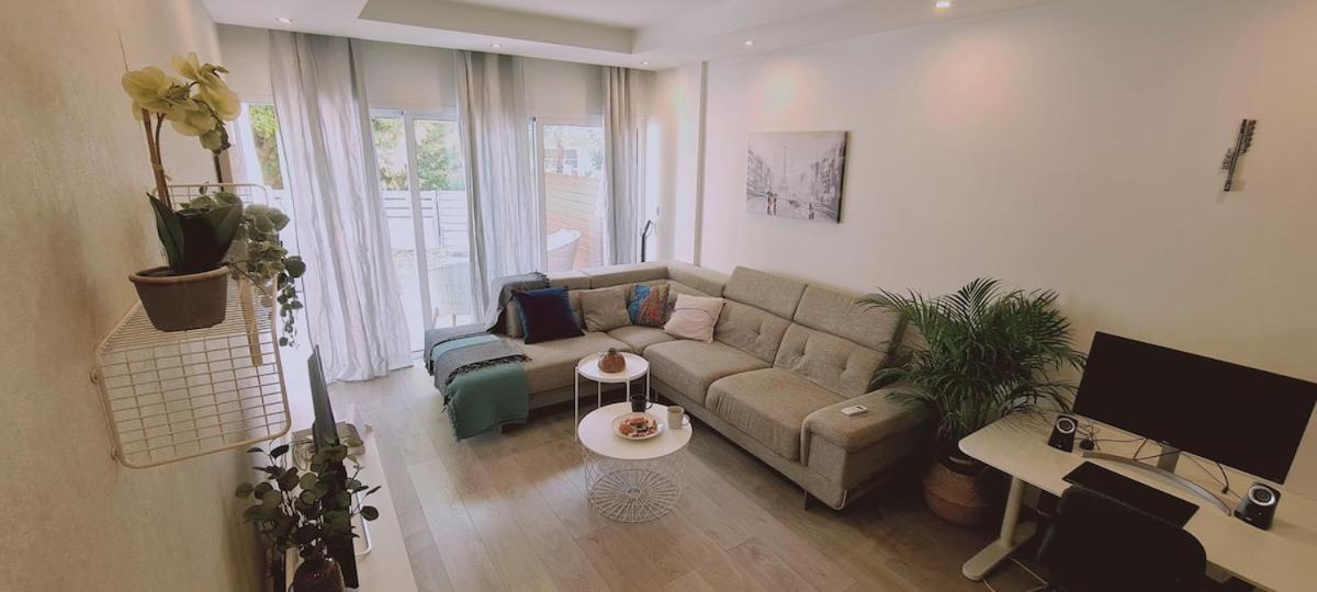 Stay Downtown Retreat Лимасол Экстерьер фото